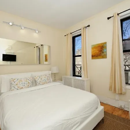 One-bedroom On 59th Apartment