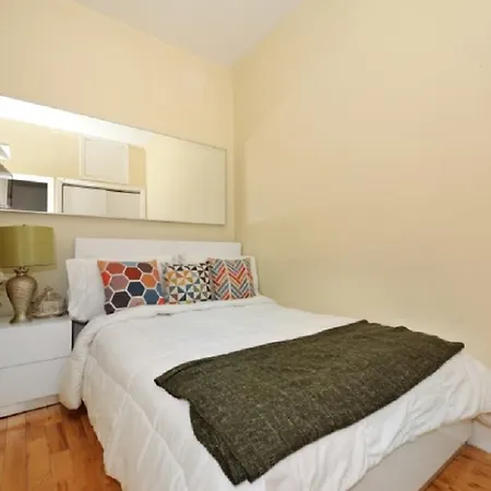 One-bedroom On 59th Apartment New York
