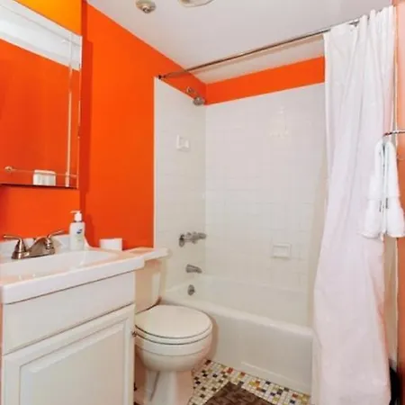 Four Bedroom East Side Apartment *