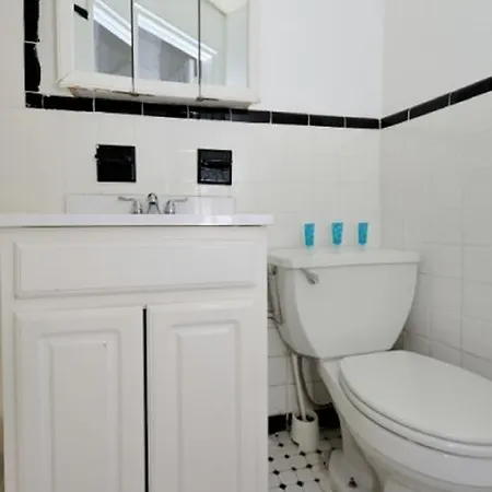 One-bedroom On 59th Apartment