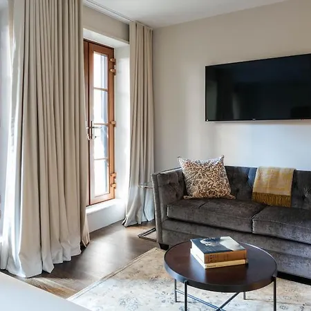 Gramercy Townhouse *