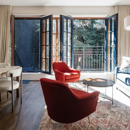 Gramercy Townhouse Apartment