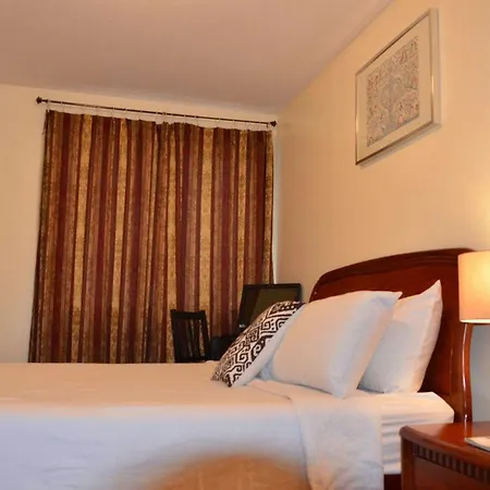 Queens Blossom Garden Apartment *