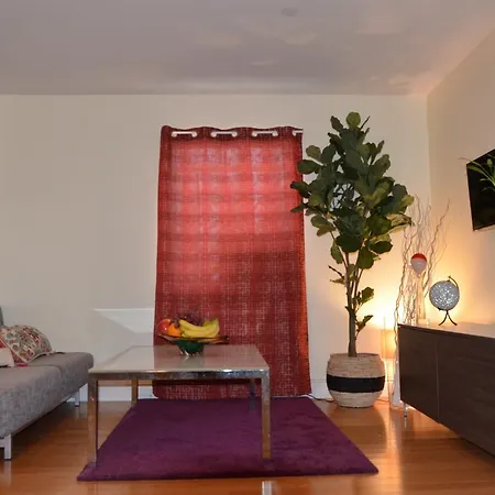 Queens Blossom Garden Apartment *