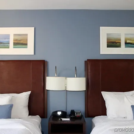 Hampton By Hilton Seaport Hotel 2*