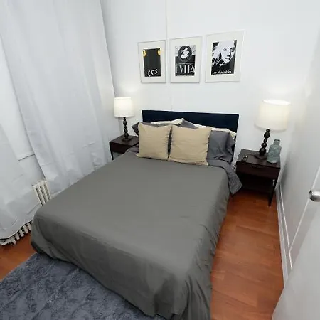 Gorgeous 2 Beds Apt In Times Square Apartment