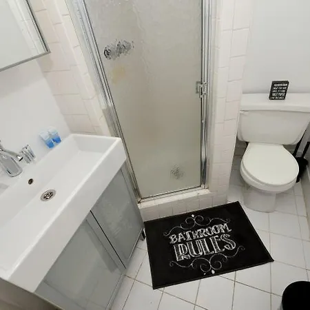 Gorgeous 2 Beds Apt In Times Square *