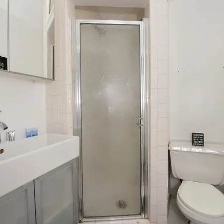Gorgeous 2 Beds Apt In Times Square