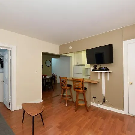 Gorgeous 2 Beds Apt In Times Square Apartment