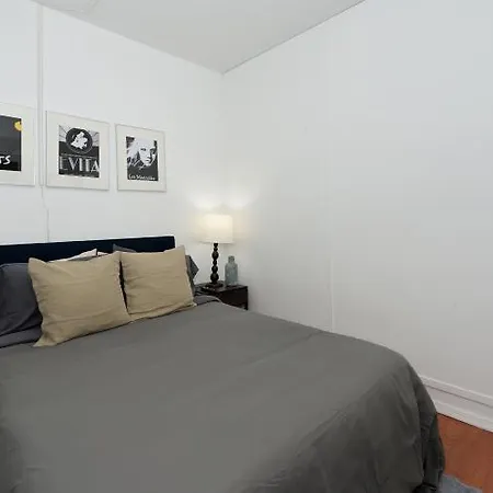 Gorgeous 2 Beds Apt In Times Square Apartment *