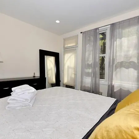 2 Bedroom Murray Hill