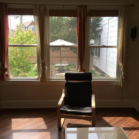 Sunny Garden Apartment New York