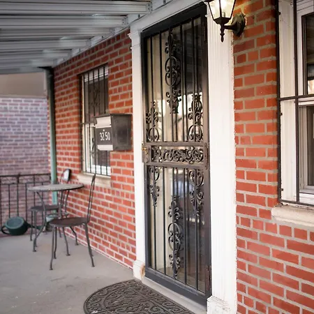 Large 2 Bedroom Close To Manhattan *