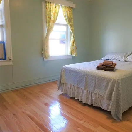 Guest house 2 Floors Entire House 30 Min To Manhattan-sleep 10 *
