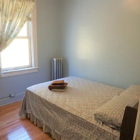 Guest house 2 Floors Entire House 30 Min To Manhattan-sleep 10
