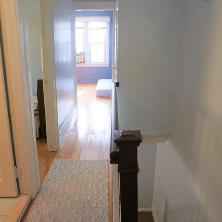 Guest house 2 Floors Entire House 30 Min To Manhattan-sleep 10 *