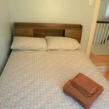 Guest house 2 Floors Entire House 30 Min To Manhattan-sleep 10 *