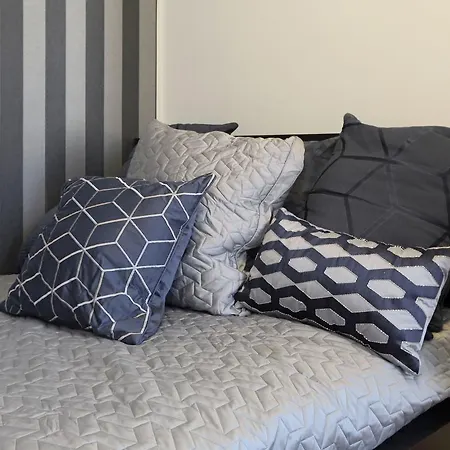Apartment Mulberry Street Apt 12 *