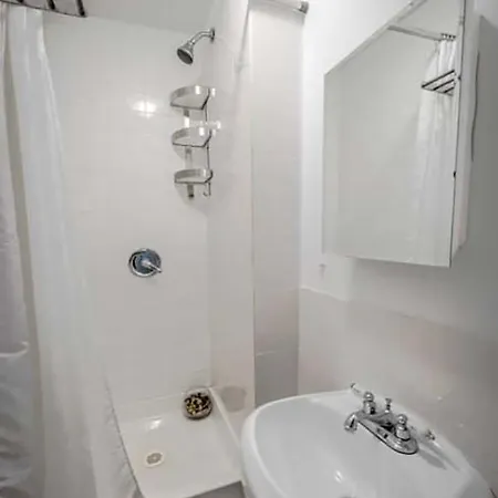 Spring Street Apt 6 *