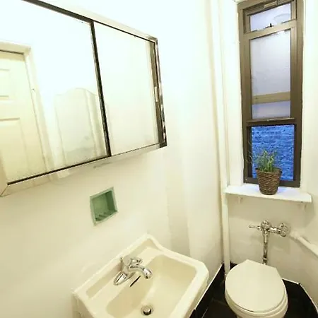 Elizabeth Street & East Houston Street Apt 12 *