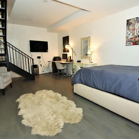 Times Sq Luxury 3br Dplx New York