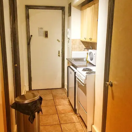 Studio United Nations In Elevator Building Apartment