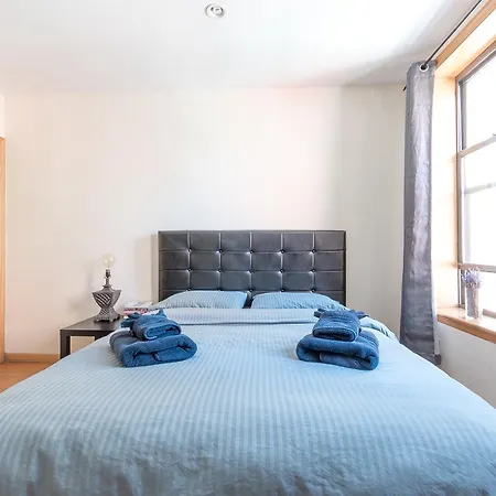 Deluxe And Stylish With Brick Wall Exposed Apartment *