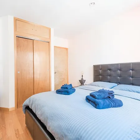 Apartment Deluxe And Stylish With Brick Wall Exposed