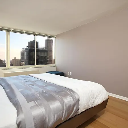 Upper East Side Apartment *
