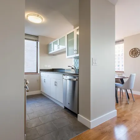 Apartment Brand New, Luxury 2 Bed 2 Bath , Full Service Building