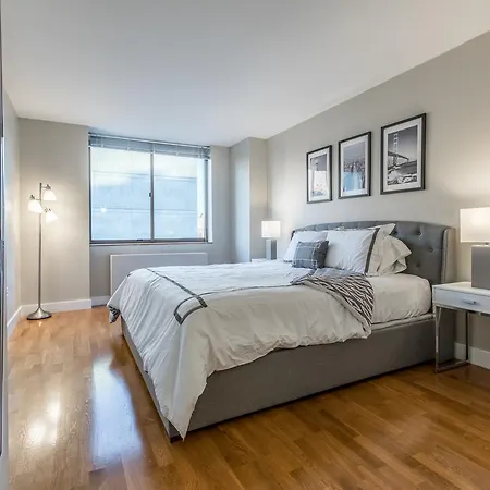 Apartment Brand New, Luxury 2 Bed 2 Bath , Full Service Building