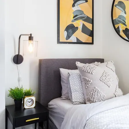 Stayloom's Breathtaking Brooklyn | Near C/g
