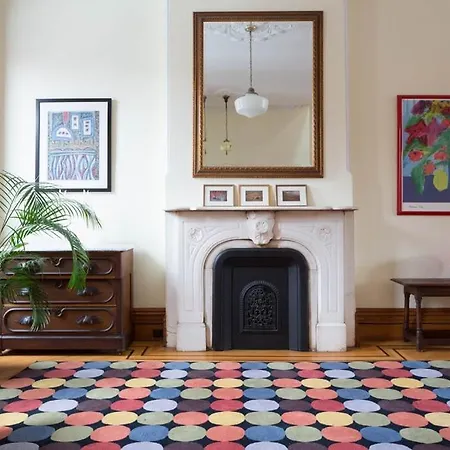 6th Street Townhouse *