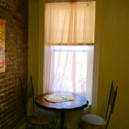 Brownstone Clark Historic Studio Apartment *