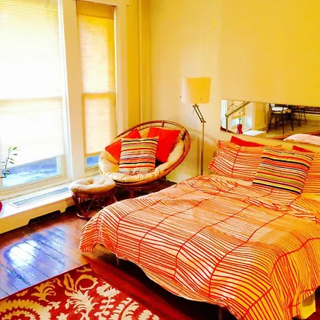 Brownstone Clark Historic Studio Apartment *