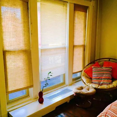 Brownstone Clark Historic Studio *