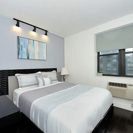 Amazing Doorman Apt At Midtown Near Time Square