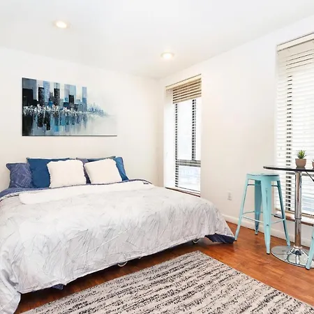 Comfort Studio Near Central Park, 9Th Avenue Apartment