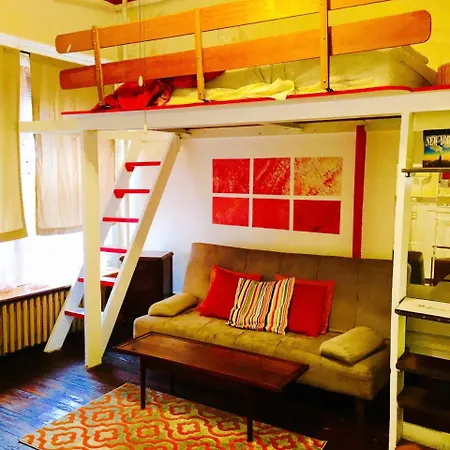 Brownstone Clark Historic Studio Apartment