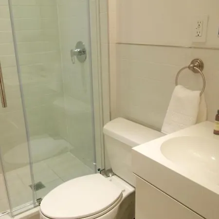 Sleeps 8 Air Con Wifi Apartment New York