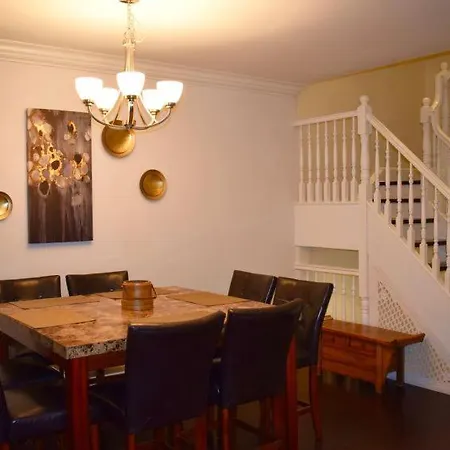Murray Hill Sleeps 9 Apartment