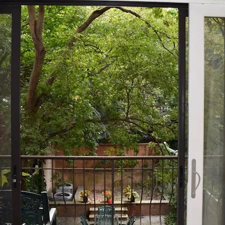 Apartment Murray Hill Sleeps 9 New York