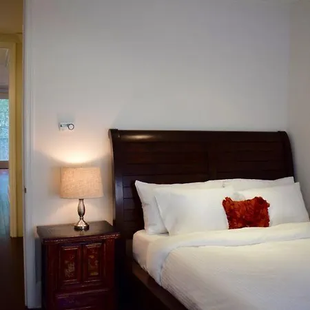 Murray Hill Sleeps 9 Apartment New York