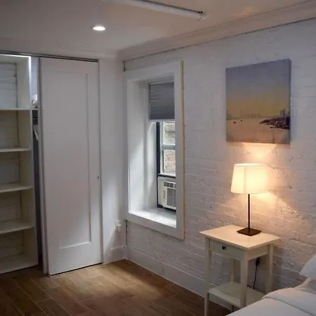 Sleeps 8 Air Con Wifi Apartment