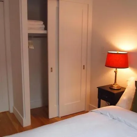 Sleeps 8 Air Con Wifi Apartment New York