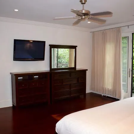 Murray Hill Sleeps 9 Apartment New York
