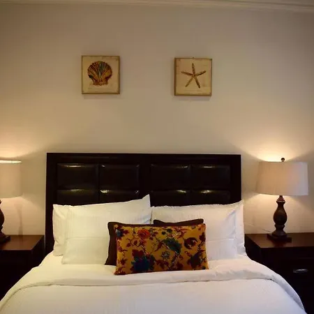 Murray Hill Sleeps 9 Apartment New York