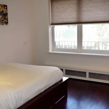 Murray Hill Sleeps 9 Apartment