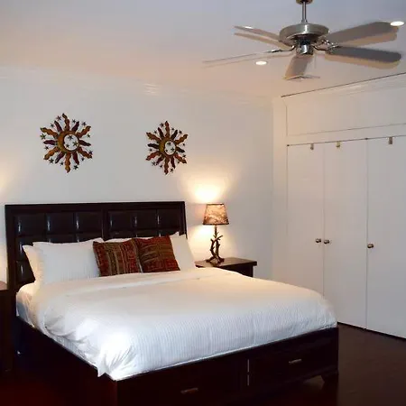 Murray Hill Sleeps 9