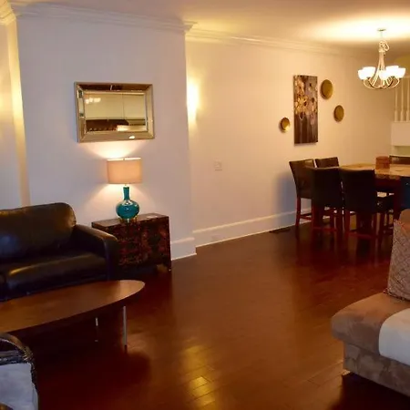 Murray Hill Sleeps 9 Apartment *